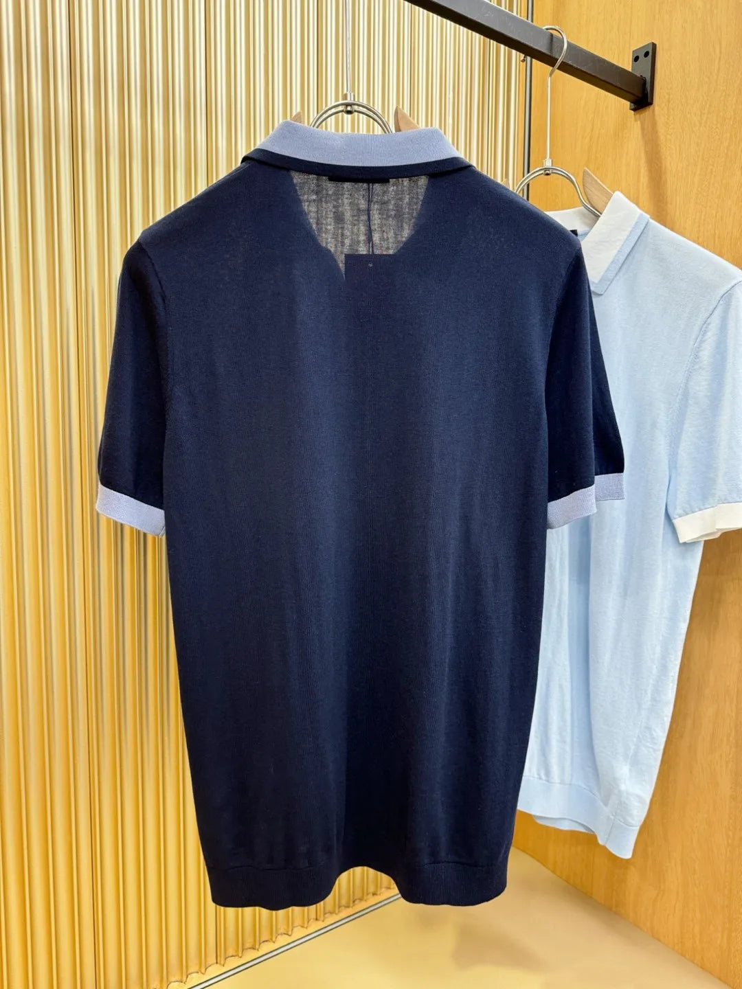 قميص بولو كاجوال بأكمام قصيرة وسحاب نصفي من Kiton 25ss 